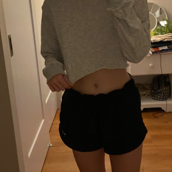 Crop top and sweater bundle - Picture 2 of 5